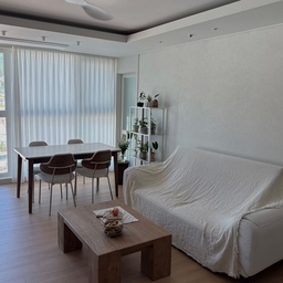이케아 담요와 고재 우드 테이블로 느낌을 내 본 유럽감성 우리집 🏡
이래서 제가 우드 참 좋아해요 ☺️🤎
#유럽감성우리집 #콘수프기록집 #오늘의가든 #거실인테리어 #우드앤화이트인테리어 #이케아 #이케아담요 #이케아휠리스 #식물선반 #식집사 #플랜테리어 #식집사일상 #거실테이블 #거실테이블추천 #원목테이블추천 #디아망 #회벽크림화이트