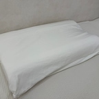 #베개유목민의선택 

저 진짜 베개 하나는 자신있게 소개 할 수 있어요
￼몇 년 전부터 내돈 내산 한 제품인데,

🏷️돌레란 밸런스 로우 

수없이 많은 좋다는 베개를 다 써봤는데 
자고 일어나면 자꾸 목이 아프더라구요
목디스크인가 검사도 해 봤지만 목디스크는 아니었고
진짜 마지막이다는 생각으로 좋다고 하는 
돌레란 베개를 샀어요

솔직히 좀 비싸서 고민했는데 
진짜 거짓말처럼 쓴 다음날 부터 목이안아프더라구요 ?

이건 사야해 하면서
베개하나에 15만원 -16만원 정도하는데도
아이들도 썼으면 해서 온가족 다 베개를 바꿨어요 !

진짜 베개 유목민이라면 .. 
자신있게 추천하는 내돈내산
추천템입니다 !!!! 🖤🖤🖤🖤

#내돈내산 #오늘의가든 #베개추천 #돌레란 #돌레란베개 #돌레란라이트밸런스로우 #돌래란라이트밸런스 #메모리폼베개 #인생베개 #인생템추천 #침실인테리어 #침대 #침실꾸미기