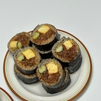 #오홈스토랑 

집에 제육볶음이 있어서
김밥으로 만들어봤어요!!

상큼한 오이랑 고소한 계란까지 넣어서
더더욱 맛있었어요😋

예쁜 접시에 예쁜 저녁을 먹으면
기분이 역시 좋아요

#김밥 #맞팔 #신혼밥상 
