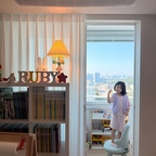 #베란다꾸미기 #콘수프기록집 #키즈룸 #아이방 #타일카페트
방마다 베란다가 있는 구조라서 베란다가 정말 넓은데, 아이와 놀려고 하니까 바닥이 차가운게 가장 문제더라구요.
무조건 카페트부터 깔아야겠다 하고 타일카페트를 셀프시공했어요! 
아직 예쁘게 꾸미려면 갈길이 멀지만,
타일카페트만 깔아도 반은 완성입니다:) 
베란다에서 우수관으로 들리는 빗소리마저 좋아하는 아이랑 여기서 많이 놀아줘야겠어요! 