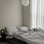 #오늘의우리집 #콘수프기록집 

내가 좋아하는 우리집 작은침실공간🛏️

취향담아 꾸미고있어요🫶🏻
.
.
.
.
.
.
 #hausnoir #블랙인테리어 #신혼집인테리어 #집꾸미기 #아파트인테리어  #홈스타일링 #인테리어기록 #오늘의집 #집스타그램 #홈스타그램 #리빙스타그램 #인테리어그램 #인테리어소통 #집꾸미기그램 #신혼집꾸미기 #미니멀인테리어 #모던인테리어  #쇠테리어 #신혼부부일상 #신혼부부소통 #신혼부부 #미드센추리인테리어 #가성비인테리어 #맞팔 #FTC25기 #침실꾸미기 #저상형침대 