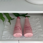 #현명한소비 #콘수프기록집 

펌, 염색으로 손상된 모발, 거칠고 엉킴이 심해서 아침마다 빗질 하기 힘들었는데요!
매번 미용실 가서 관리받기 어려웠는데, 요런 제품이 있더라고요!
집에서도 사용할 수 있는 검증된 전문가용 퀄리티의 제품인데요, 확실히 매끄러움이 달라져서 대만족🫶

샴푸 + 컨디셔너를 함께 사용하면, 효과를 더 업 시켜준답니다!
거품이 정말 부드럽고 풍성하고, 기분 좋은 달콤한 향도 지속력이 좋아 대만족!
1000g의 대용량 제품이라 오래 사용할 수 있을 것 같아요🩵

#샴푸추천 #욕실템 #컨디셔너추천 #샴푸 #컨디셔너 #욕실용품 
