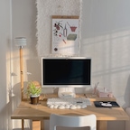 #유럽감성우리집 하얀 공간에 부드러운 가을 햇살이 들어오는 시간은 내추럴 원목인테리어가 빛이 나요✨🥯🤍

#데스크테리어 #우드인테리어 #내추럴 #내추럴무드 #내추럴인테리어 #원목인테리어 #의자 #데스크 #접이식데스크 #접이식식탁 #접이식테이블 #이나피 #이나피에디션 #이나피스퀘어 #더레인 #라디룸 #바이너리샵 #달력 #러그 #벽꾸미기 #좁은공간인테리어 #좁은공간 #데스크꾸미기 #북엔드 #블루투스스피커 