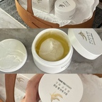 #콘수프기록집 #현명한소비 
피부 컨디션에 따라 젤과 크림 비율을 내 마음대로 믹스해서 쓰는 재미가 있는 땡큐파머의 강화 교동쌀 맑음 젤 안에 크림⋆.ᐟ 청정 강화 교동도의 쌀 추출물이 들어가서 그런지 바르자마자 피부가 맑아지고 촉촉함이 꽉 채워지는 느낌이에요. 탱글한 수분 젤이 피부를 쿨링해주고, 그 안의 영양 크림이 단단하게 보습 장벽을 세워줘서 가볍지만 속건조까지 싹 잡아주더라구요 🌾 패키지부터 수분감 가득한 제형까지 너무 예쁜 보습 크림, 쌀쌀해진 날씨에 피부 맑고 촉촉하게 케어해보세요.ᐟ

#땡큐파머 #쌀크림 #수분크림 #크림 #홈카페존 
