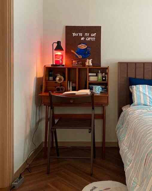 ＃コンスープ記録集＃賢明な消費

長く飽きることなくきれいに使う家具選択基準🛋️✨
好みとライフスタイルに合わせた家具の選択が最もスマートな💸消費みたいです:)
ヴィンテージストライプソファから活用も高い原木デスク、ガラステーブルまで！空間の雰囲気を整えてくれて気に入ってます！🙆🏻‍♀️

＃家具のように＃家具のおすすめ＃ソファのおすすめ＃原木の家具＃リビングのインテリア＃私のお金の中の家具＃今日の家＃寝室のインテリア＃リビングテーブル＃セルフインテリア＃ホームテリア＃ホームスタイリング＃ビンテージインテリア＃デスクテリア＃イケア家具#原木テーブル #デスクテリア族 #ライフスタイル #アジト
