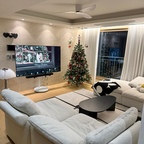 알고리즘을 점령 당해 못참고 이른 트리 설치🎄🎅🏻🎁

올해는 투머치(?)하게 오너먼트도 왕창
기차 장난감에 별까지 달아줬어요🚂
역시 세상 화려한 트리가 예뻐요
그래서 시간이 오래 걸렸지만
루시아이 트리는 전구가 애초에 전구가 감겨져있어서
가장 오래 걸리는 전구감기 
시간은 아낄 수 있었어요🥹👍🏻

트리 하나 설치해줬더니 집이 훨씬 아늑해보이고
볼 때마다 설레이는 기분이에요🎈

올해는 어떤 트리가 유행일지 넘 궁금해요! 
우선 투머치 트리로 화려하게 만들었는데
유행에 맞춰 트리 조금씩 수정해줘야겠어요(?)😂
여러분은 트리 언제 설치하시나요🧸🧸

#콘수프기록집 #인테리어노하우 2
#트리 #미리크리스마스 #트리꾸미기 #트리장식 #트리오너먼트 #트리전구 #트리만들기 #트리소품 #트리리본 #미리메리크리스마스 #크리스마스 #크리스마스소품 #크리스마스트리 #거실 #겨울인테리어 #겨울의우리집 #겨울준비템 #겨울준비 #겨울필수템 #겨울분위기 #겨울소품 #겨울맞이 #겨울러그 #겨울템 #겨울아이템 #맞팔 #크리스마스데코 #크리스마스장식 