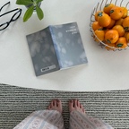 거실에서 귤 까먹기 좋은 계절👀🍊
늘신선에서 귤을 박스로 보내주셨는데 요근래 먹은 귤 중에서 제일 맛있었다! 작은데도 왜이렇게 달아..
온가족이 다같이 한 입에 와아아앙 해치우는 중

#오늘의집 #오늘의집크리에이터 #스페셜크리에이터 #늘신선 #시트리앙 #온더테이블 #제철과일 #귤 #과일바구니 #오늘장면한컷 #오늘의우리집 #콘수프기록집 