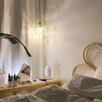 소화불량 달고 사는 직장인의 생존템🛏️

역류성 식도염에 소화불량까지 달고 사는
39살 직장인의 최애 가구는 바로 모션베드 🤍

퇴근하고 침대에 눕는 게 세상 행복한데,
밥 먹고 바로 눕기는 또 부담스럽고…
그렇다고 매번 베개를 여러 개 쌓기도 불편하잖아요.

그래서 애정하는 게 모션베드!

✨ 상체 각도를 내 컨디션에 맞게 조절할 수 있고
✨ 책 보거나 핸드폰 할 때도 편한 자세를 찾기 좋고
✨ 잠들기 전 침대에서 쉬는 시간의 만족도가 올라감

특히 역류 증상이 있는 사람은 상체를 살짝 높인 자세가 야간 증상 완화에 도움이 될 수 있다고 해요.
물론 모션베드가 치료법은 아니지만, 편안한 수면 환경을 만드는 데는 꽤 만족 중 🫶

집 꾸미면서 가구 하나만 제대로 고르라고 하면?
저는 모션베드에 한 표요.

예쁜 가구도 좋지만…
이제는 내 몸이 편한 가구가 최고인 나이 🥲

침대에 진심인 사람들, 모션베드 써보셨나요?
삶의 질 달라지는 가구 있으면 추천해 주세요!

#모션베드 #최애가구 #침실인테리어 #침실꾸미기 #홈인테리어 #삶의질템 #직장인일상 #39살직장인 #triduplace