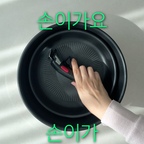 #콘수프기록집 #현명한소비

이제 이거없으면 요리가 안돼요 😆

요즘 주방에서 수납, 요리, 플레이팅, 세척까지 한번에 해결되는 테팔 매직핸즈 스텐 3종(세트) 사용중인데,
너무 만족스럽더라구요 👍

집에서 혼자 점심 먹는 일이 많은데,
그때마다 접시 이거저거 꺼내기 넘 귀찮거든요 ㅎㅎ
원팬요리해서 바로 플레이팅하니까
음식이 따뜻해서 더 맛있고 설거지 거리 없으니 더 좋은데
식세기도 돌릴 수 있으니까 정말 간편해요! 

우리 같이 테팔해요! 
.
.
#주방템 #주방필수템 #테팔 #테팔매직핸즈 #후라이팬추천 #후라이팬세트 #테팔매직핸즈스텐체험단 #매직핸즈스텐3종세트 #집에서제일바빠 #오늘장면한컷 #오늘의우리집  #식탁위예술 #주방용품 #주방수납 #주방정리 #주방템추천 