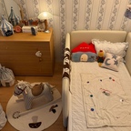 작지만 포근한 아기방👶

처음엔 구축아파트의 작디작은 방이라
커다란 아기침대를 들여야하나 고민했지만,.
웬걸.ᐟ.ᐟ
생각보다 더 편하고 예쁘기까지하다🎀
아기도 엄빠도 침대하나로 이렇게 
편하고 행복해지다니,..😌

폭신한 4면 쿠션가드라 안전하고
양면으로 사용 가능한
오래 쓰는 매트리스라 더욱 만족하는 침대.ᐟ

#현명한소비 #콘수프기록집 #아기방 #아방꾸 #신상아침대 #아기침대 #샘키즈침대 #아기방꾸미기 #아기침대추천 #침대 #매트리스 #아기방소품 #아기방인테리어 #육아일상 #육아는템빨 #육아용품 #감성육아 #9개월아기 #10개월아기 

