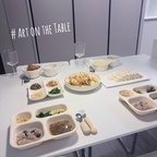 각자 보통의 하루를 보내고 온 뒤 
안전한 우리만의 공간에서
깔깔대며 하루일과를 나누고 
보통의 식사를 하는 저녁

그것이 식탁 위 예술

#식탁위예술 #예쁜그릇자랑
#artonthetable #콘수프기록집 
#시라쿠스 #킹스인뉴욕 #모던하우스 #네모에코젠
#그릇추천 #유아식판 #트립트랩 #식사기록 
#다이닝테이블 #다이닝인테리어