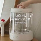 #협찬ㅣ @techneeds__ 

날씨가 쌀쌀해지면 집에서
보내는 시간이 더 좋아지는 이유 𓂃 ࣪˖

건조해지는 계절을 준비하면서
테크니즈 가열식 가습기 덕분인데요 ☁️

물을 100℃로 가열하는 방식이라
더 안심하고 사용하고 싶었던 제품!

물통 분리도 가능해서 세척하기 편하고,
물 부족 시 자동으로 전원이 차단되는
기능까지 있어 마음에 들었어요 🫧

3단계 분무량 조절과 최대 12시간 타이머 기능으로
생활 패턴에 맞게 사용할 수 있고,
은은한 무드등까지 더해져
침실 분위기와도 잘 어울리더라구요 ✨

건조한 계절에 테크니즈 가습기로
포근한 우리집 완서엉 🤍☁️

#오늘의집 #오늘의집ftc #오늘의집ftc27기 #콘수프기록집 #콘수프기록 #화이트인테리어 #우드인테리어 #미니멀인테리어 #침실인테리어 #가습기 #가습기추천 #물멍가습기 #가열식가습기 #가열식가습기추천 #아기가습기 #아기방가습기 #테크니즈 #테크니즈가습기 