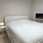 제가 가장 아끼는 가구는 바로 이 침대예요 🛏️
화이트 패브릭에 부드러운 라운드형 헤드보드라
침실 전체가 한층 포근하고 차분해 보이는 점이 가장 마음에 들어요🤍

저녁에는 조명 하나만 켜두고 쉬는데
피로가 확 풀린답니다✨

#오늘의집 #오늘의집크리에이터 #오늘의집미션 #FTC28기 #최애가구 #침대 #침대추천 #침대프레임 #패브릭침대 #패브릭침대프레임 #화이트침대 #라운드침대 #침실 #침실인테리어 #침실꾸미기 #안방인테리어 #화이트인테리어 #미니멀인테리어 #모던인테리어 #홈인테리어 #집꾸미기 #홈스타일링 #인테리어스타일링 #화이트룸 #침구인테리어 #감성인테리어 #신혼집인테리어 #신혼집꾸미기 #가구추천 #우리집인테리어