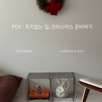 트리 없는 집, 크리스마스 준비하기🎄

신혼 때 180cm 트리를 구입했다가 여러가지 이유로 2년 만에 처분하고, 그 뒤로 쭉 트리 없이 살고 있어요 ㅎㅎ

그래도 크리스마스 분위기는 포기할 수 없어서 매년 소품 하나씩 사모으는 중!

소품 만으로도 아기 공간에도 가볍게 포인트 주기 좋고, 
크리스마스 느낌 내기 충분하더라고요.

올해도 리스랑 가랜드로 우리집 크리스마스 준비해 봤어요 ㅎㅎ

트리 놓을 공간이 없거나 트리 설치가 번거롭다면
이렇게 크리스마스 준비해 보는 것도 좋을 것 같아요🎄

#예쁜템최고야 #콘수프기록집 #크리스마스 #크리스마스준비 #크리스마스장식 #크리스마스리스 #크리스마스소품 #크리스마스가랜드 