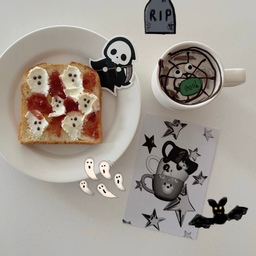 #오늘의우리집
#콘수프기록집
또 안 하면 섭섭한 할로윈데코 👻
식빵 위엔 유령올리고 커피에 낙서 좀 하고
소소하게 할로윈 즐기기 🎃☕️
#해피할로윈 #halloween #halloween2026 #맞팔