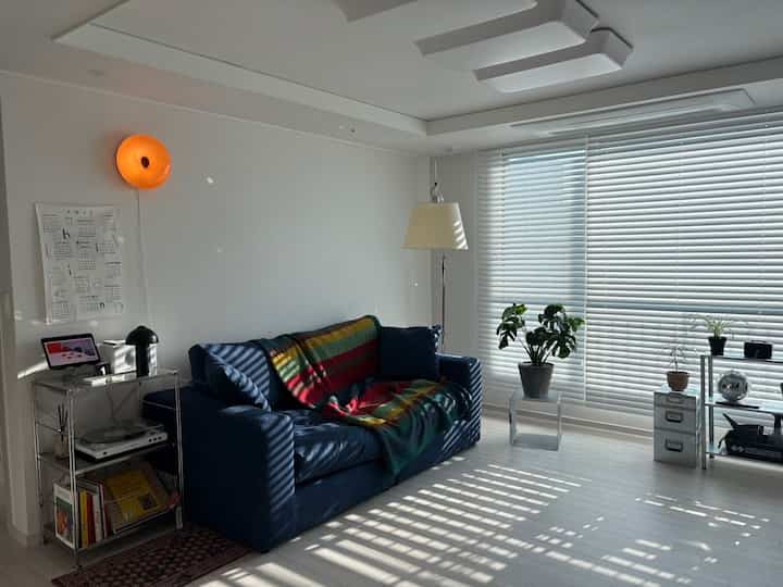 🇰🇷 3LDK｜ブラック＆シルバーインテリアにオークでポイントを加えた、3LDK新婚夫婦の家