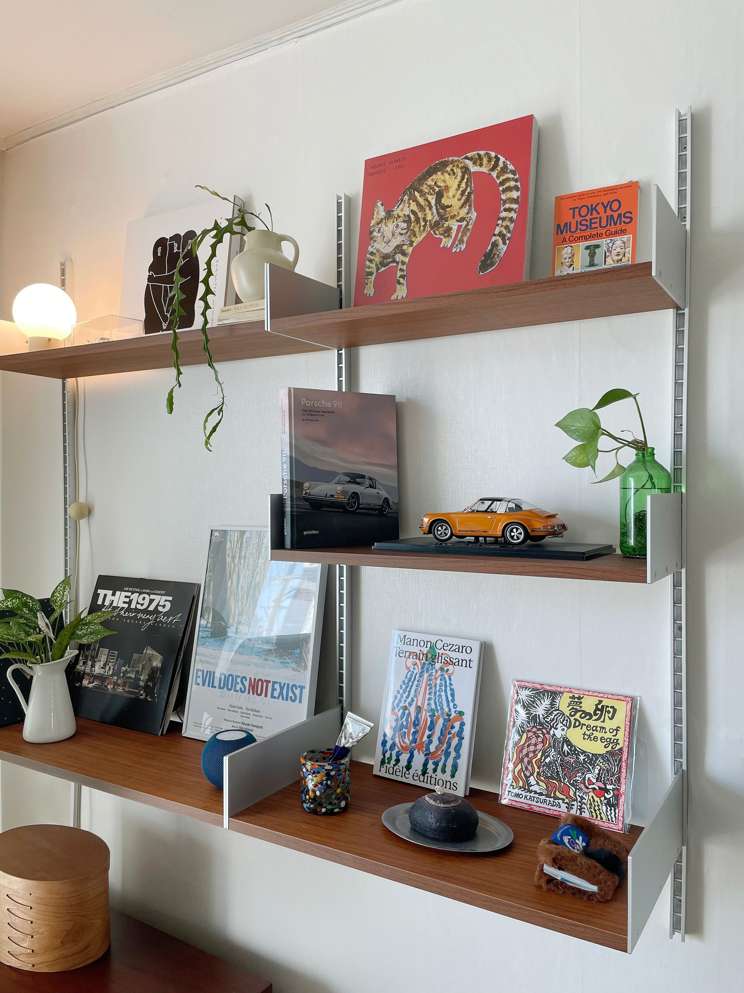 寝室に合うミッドセンチュリーモダン本棚の選び方