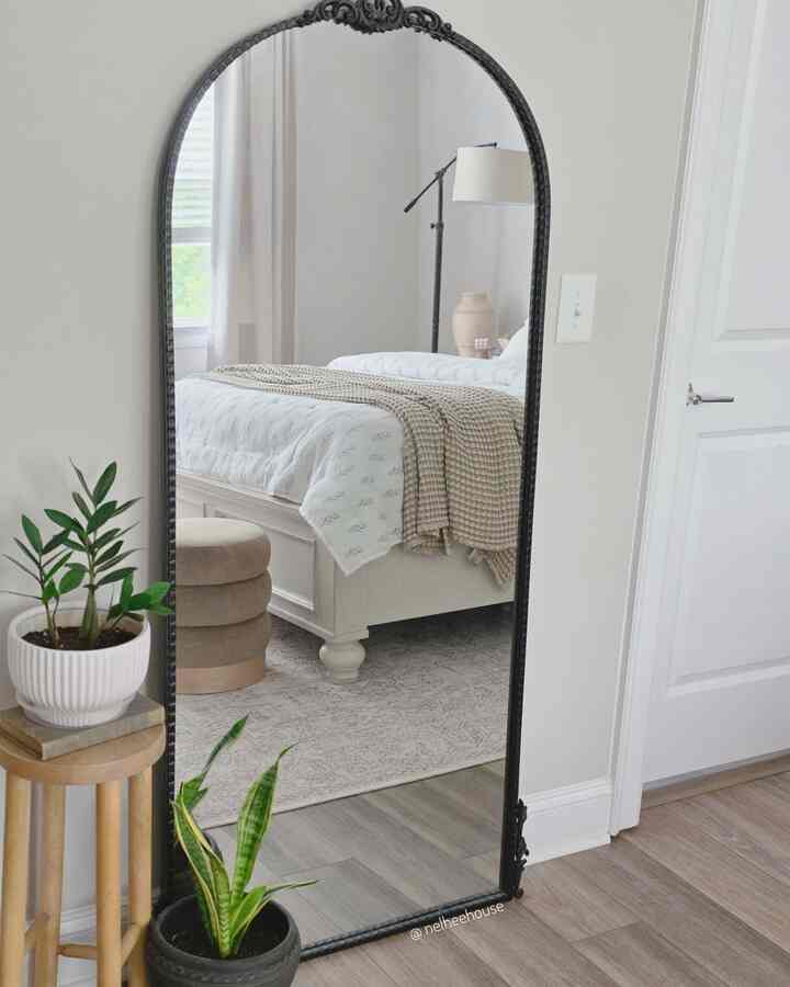 A still shot of my bedroom this morning 💚

#bedroom #bedroominterior #floormirror #cozybedroom #neutral #Planterrier #plants 