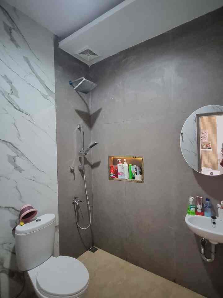 Hai, salam kenal dari Rumah Twinsie. Rumah Modern Mininalis 6x15m di Kota Depok. Yuk berteman 🤝

Potret kamar mandi utama di rumah kami beserta detail barang printilannya. Bonus, versi AI nya biar makin catchy 😁

#newbie #member #rumahtwinsie #home #modern #minimalis #bathroom #kamarmandi #closet
