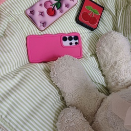 하나는 공기계이구 두개는 쓰고있는(?) 폰이예요♡
세개다 제폰이죠><
이번에 케이스를 바꿨는데 색감도 넘 이뿌고 
케이스 디쟌도 넘 잘골랐길래 한번 찍어본건데
넘 맘에드네요♡
#스마트폰 #케이스 #색감 #이쁘죠? #폰을지키는 #곰팅이랍니다