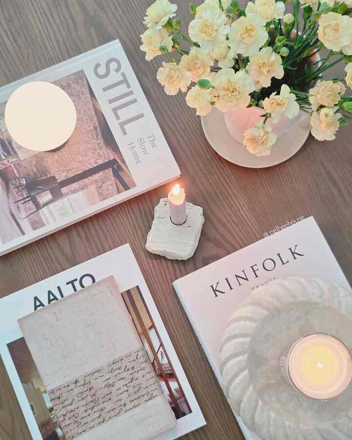 Elevate your space with $4.99 fresh flowers from Trader Joe's 💐😘

#budgetfriendly #affordable #livingroom #coffeetable #livingroomtable #homedecor #flower #candle #neutral #earthy #cozy
