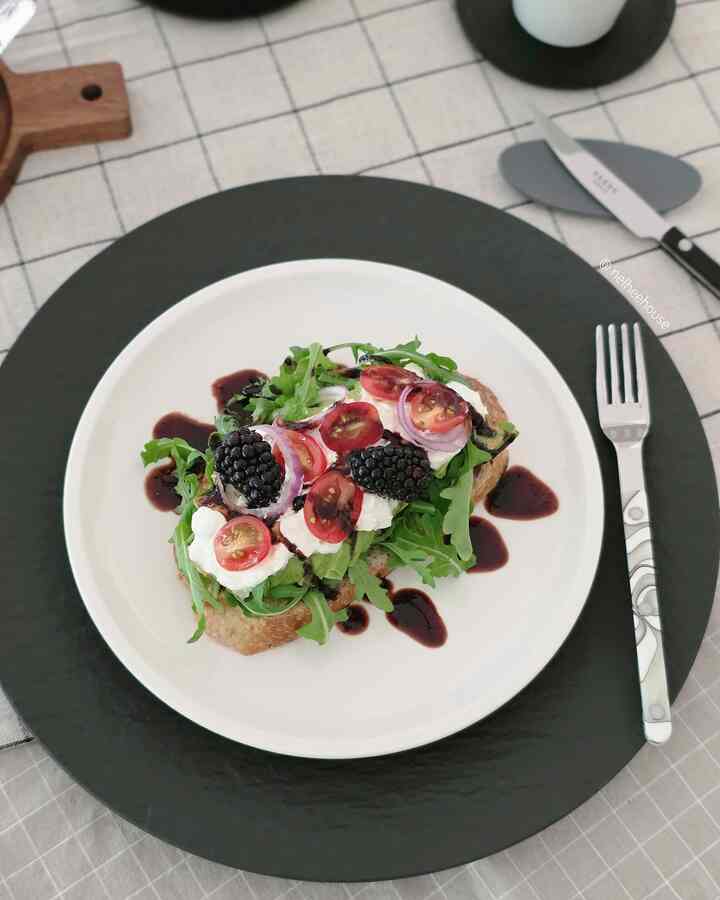 All made with fresh ingredients🤍

#sandwich #plating #platingshot #sabre #cutlery #dinnerware #brunch #flatware #villeroyandboch #brunch #brunchplate