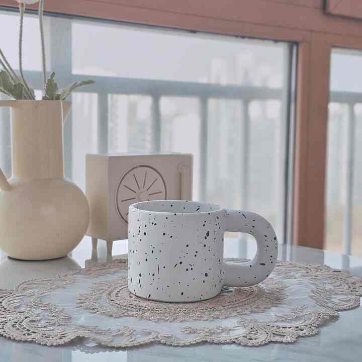 #실패없는선물추천

A gift that is easy to give as a housewarming gift for newlyweds!

I'm introducing a mug that is easy to give :-)

It is a perfect gift that is easy to give without fail because it is affordable and has a decent design!

#Home cafe #베란다홈카페 #머그컵
#Wall #우드가벽 #콘수프기록