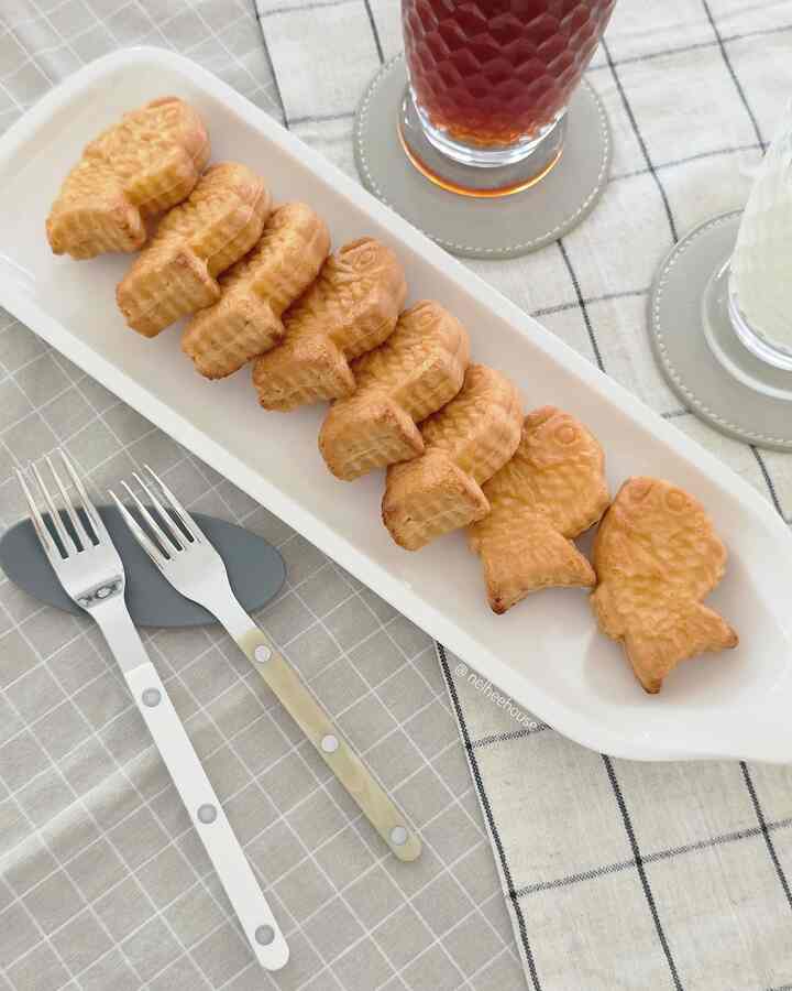 Snack time with my girl 💛 
#platingshot #snack #villeroyandboch #sabre #flatware #cutlery #dinnerware #plating 