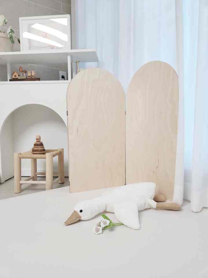 #blancgataeu アヒル人形 

愛の新しい友達を紹介しましょう！
あまりにも感性のアヒルで有名なブランガトアヒルですよ♡

愛がベッドに入る前に初めての出会いタイムを持ってみました。

ママアヒル感で愛が遊ぶ姿を見てください。
一緒に遊んで、結局高い回転本棚に逃げましたㅎ

愛がずっとずっと落ちることはほとんどありません。
何より色味が🤍🤎 
絶対に捨てる事のないインテリア小物感じですよ！

洗濯も洗濯機に回せば終わり！   #블랑가또 #오리인형 #애착인형 #출산선물 #돌선물 #백일선물 #국민육아템 #duck #plush #blancgateau