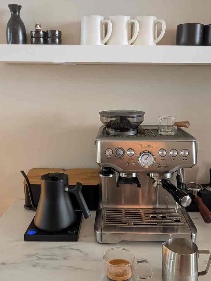 that fresh espresso smell in the morning that just makes everything better ☕ #coffee #espresso #stagg #breville #cafe

