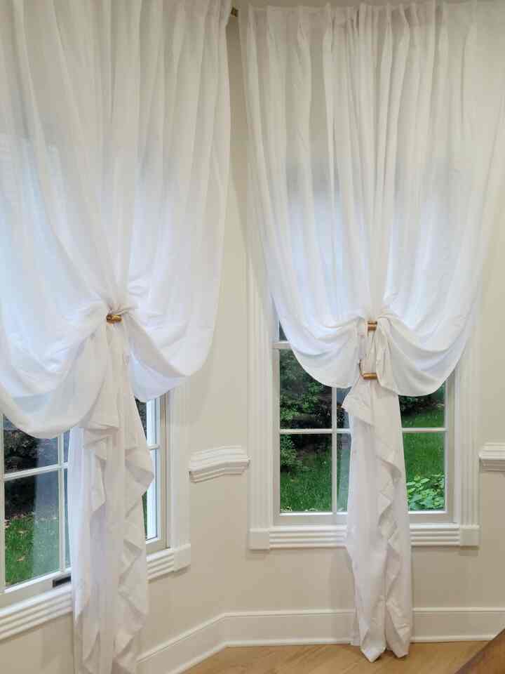Bay Window Glow-Up: With or Without Sheer Curtains?

A bare bay window brings in tons of light—but add sheer white curtains, and the whole vibe changes.
With curtains:
• More privacy without blocking the view
• A cozy, warm atmosphere that feels instantly inviting
• Light-filtering fabric softens harsh sunlight and adds a gentle glow

Which do you prefer—clean and open, or sheer and serene?

#CozyCorners #BayWindowStyle #SheerCurtainVibes #InteriorInspo #HomeStyleMagic






