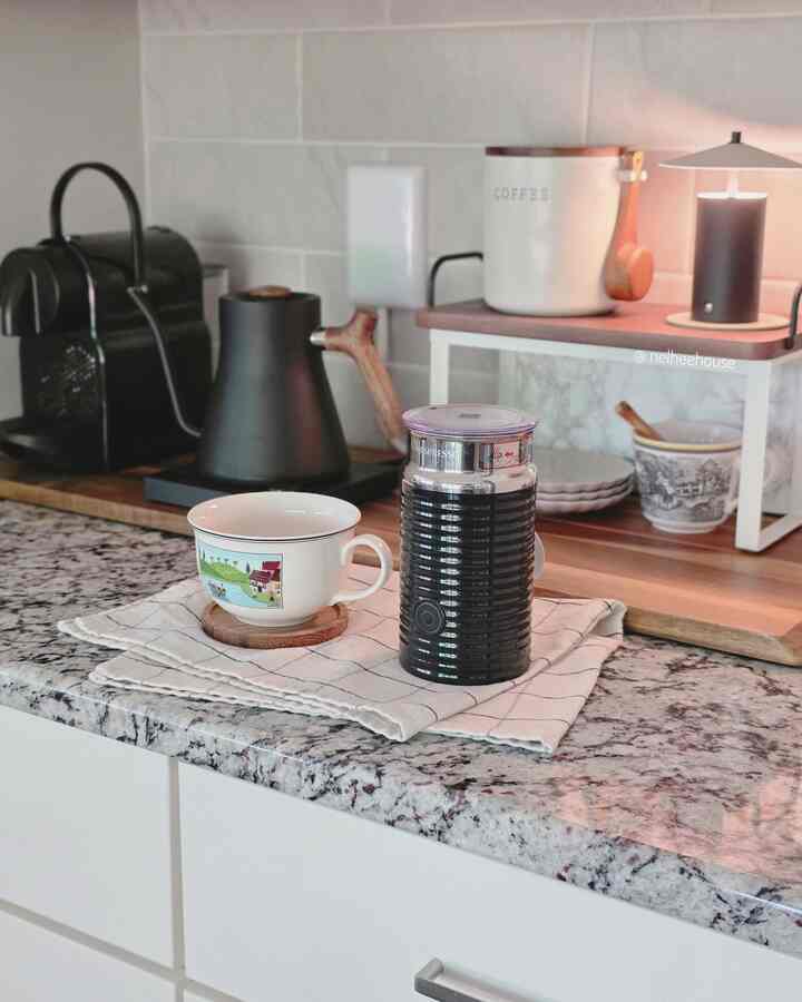 Home brunch 🥐/ home café ☕️
My favorite sandwich: burrata and fresh kumato tomato sandwich 😘

#homecafe #brunch #coffeestation #plating #coffeetime #homebrunch #brunchplate #dinnerware #healthyfood 