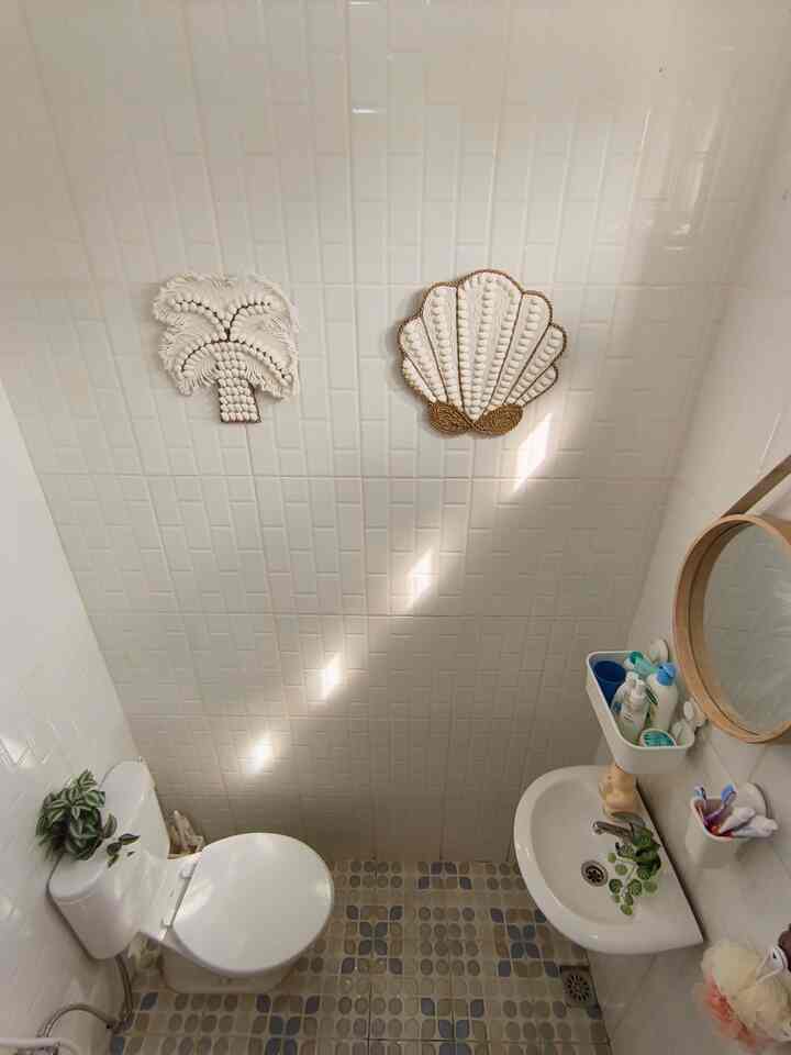 Bathroom Transformation 🛁🛁

A mini bathroom in the master bedroom that has not had any makeover at all since the beginning. This bathroom measures 1.5 x 1.5 m, there are no significant changes because the gradual plan for the future is still to renovate the house. After 4 years of use, some things need to be replaced such as the stop valve, jet washer and the addition of a hand shower and changing the wall decor to simply beautify the bathroom. The dominance of white, so that this spot looks wider and more spacious, the addition of the next mini green artificial plants is enough to make it look fresher. 

#bathroomrenovation #bathroommakeover #inspirasikamarmandi #walldecor #toilet #jetwasher #handshower #wastafel #cermingantung #backsplash
