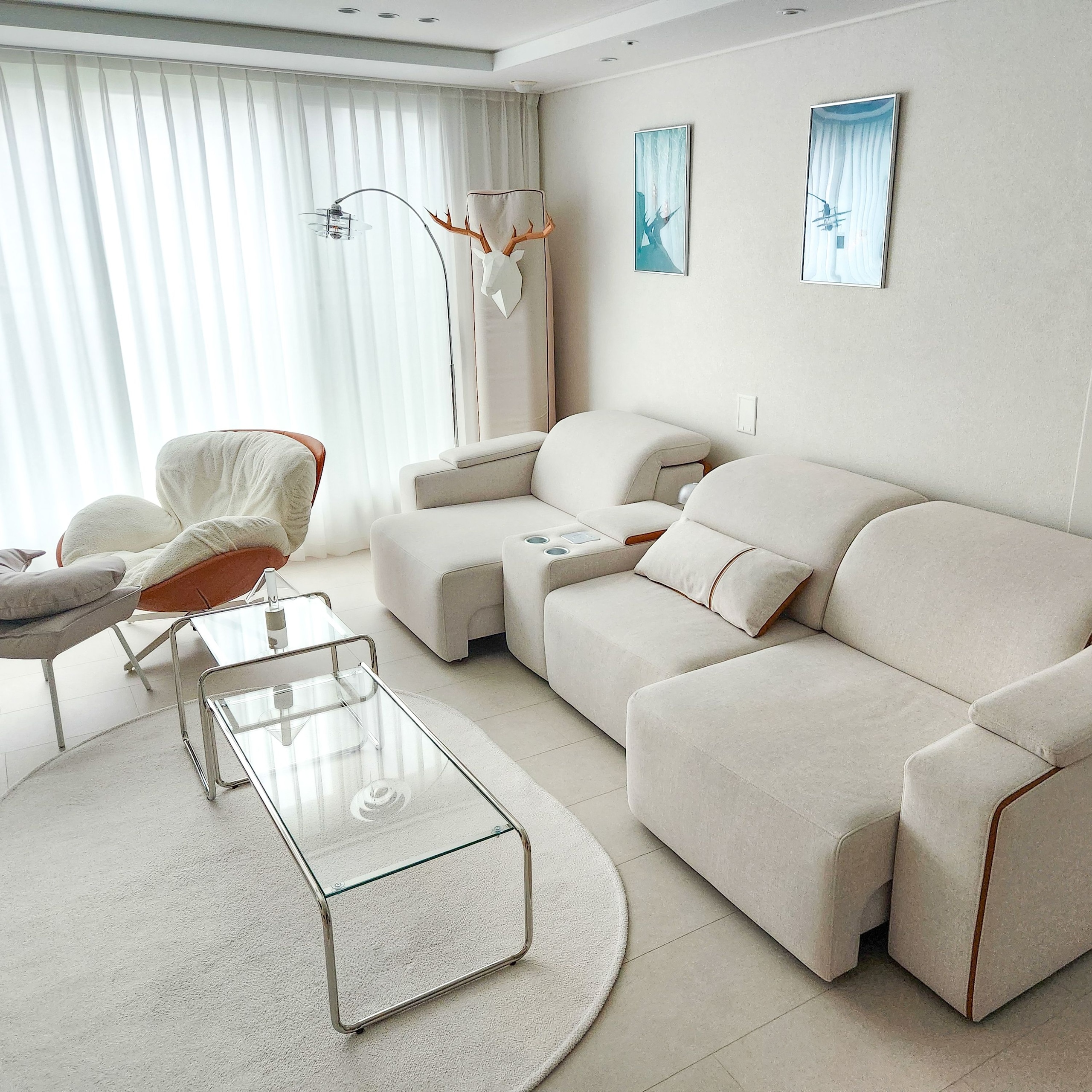 Modern Swivel Lounge Chair user photo
