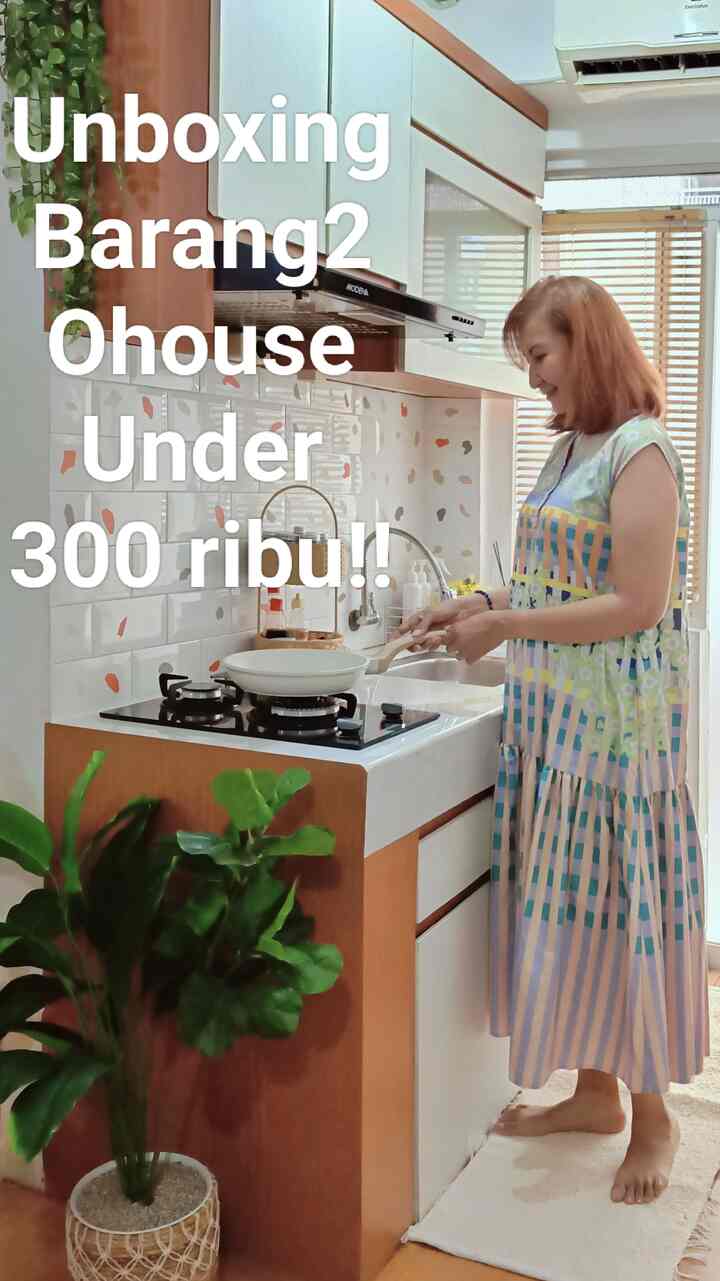 Unboxing Barang di Ohouse Under 300 ribu! 🛍️🛒

Gak nyangka belanja online di Ohouse Shop ternyata sesuai ekspektasi. 3 barang semuanya tiba dengan packing yg aman dan kualitas nya bagus semua. 
Sekarang dapurku tambah estetik dengan ke 3 barang ini: Keset, Panci Granite dan Aromatherapy. Barang2 ini semua under 300 ribu loh. Thank you @ohouseidn 🎁🛍️
Sehepi itu aku belanja di Ohouse Shop, selain efisien, efektif dan estetik. 
🔗Link belanja ada di tag video @ohouseidn Yuk belanja perabot apalagi ya?? 

#ohouseid #ohouseshop #belanajaonline #Apartemen  #homedecor #homeliving #apartmentdecor #apartmentaesthetic #kitchenaesthetics #keset #reeddiffuser #pancigranit