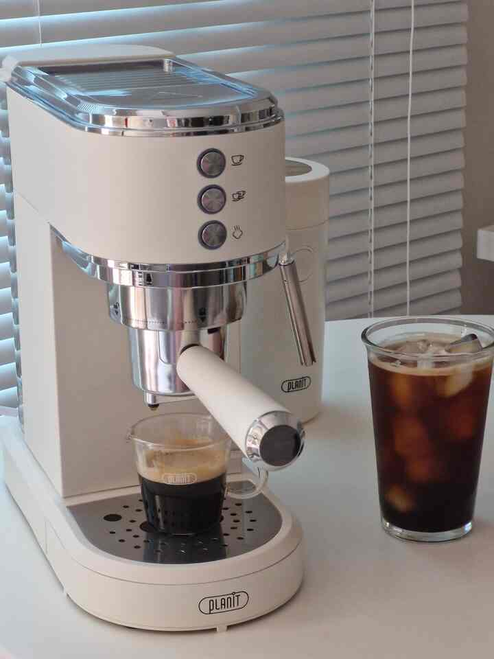 最近買ったものの中で最高のサンテムコーヒーマシン☕️
コーヒーの味もよく、一番の利点はデザインが綺麗でいいです👍

#ネドンナサン #コンスープ記録 #フランイット #フランイットコーヒーマシン #フランイットグラインダー #ホームカフェ #アメリカン #ラテ #コーヒーマシン #コーヒー #オーガーデン #アイスアメリカン #ブラインド #ショットグラス #エスプレッソマシン #フィット