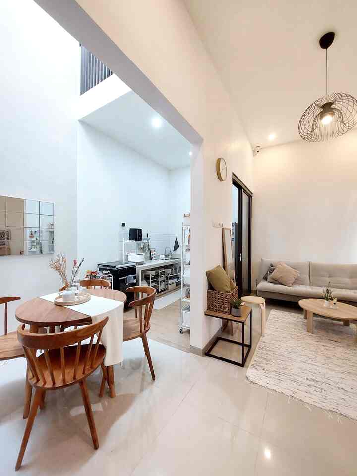Lahan terbatas tapi pengen terlihat luas? Open space solusinya ✨️
Dapur dan ruang makan yang menjadi satu ternyata membuat rumah mungilku jadi terasa lega dan nyaman loh 💖 Plus bonus sirkulasi udara lebih bagus 🌿

Jadi gimana tetangga online, ada yang mau mencoba konsep open space juga? Semoga menginspirasi ya 🫶

#MejaMakanEstetik #WarnaCatRumah #CoffeeTableMinimalis #DapurSegaris #DapurTanpaKitchenSet #DapurOpenSpace #RumahOpenSpace #RumahTanpaSekat