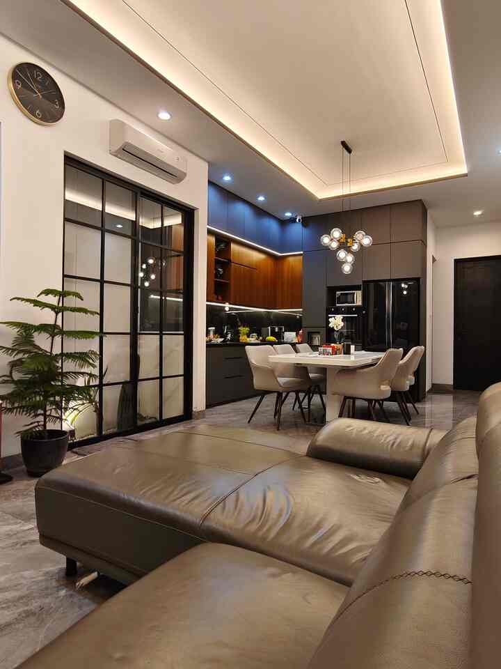 Memiliki Dapur dan Ruang makan dengan konsep Open Space yang bersebelahan dengan Ruang Tamu menjadi tantangan sendiri ketika memiliki anak, karena konsep open space ini membuat barang-barang mudah terlihat berantakan, maka dari itu baiknya semua barang memiliki tempatnya masing2, agar kabinet dapur atau meja makan tidak penuh dengan barang- barang yang bukan diperuntukkan disana. 

#mejamakan
#kitchenset
#granit
#granitabu
#hpl
#kulkas
#DapurOpenSpace
#RumahOpenSpace
#RumahTanpaSekat


