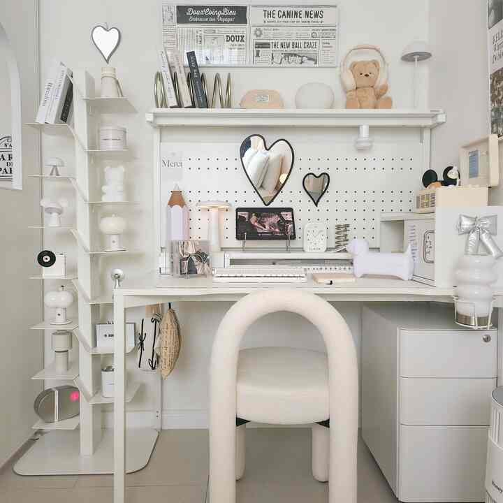 #ディテール

私のアジト209アベニューゼロステーションの隣に私は私のお気に入りの照明銃を集めたベンティスの北旋盤✨️

白のインテリアに黒いひもが大好きです🖤


#209アベニュー#ゼロステーションタワー＃ヘッドセット＃スチールブックシェルフ＃スチールフレーム＃照明インテリア＃ワイヤレス照明＃今日のガーデン＃チャレンジ 