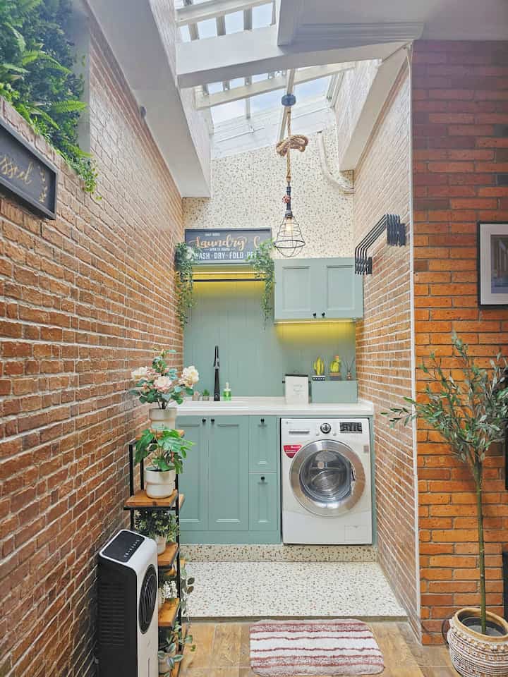 ‼️ Inspirasi Lampu Yang Bikin Rumah Makin Estetik & Elegan

Penambahan lampu selain dapat merubah ambience rumah jadi lebih nyaman dan homey juga bikin rumah makin estetik & elegan.

Dirumah casadeharsa banyak menggunakan jenis lampu gantung dan selain itu juga ada lampu dinding. Pemilihan desain dan warna lampu disesuaikan dengan tema ruangan.

#RekomendasiLampu #lampurumah #nightvibe #lampugantung #inspirasirumah #interiorstudio #homestagram #interiorrumah #rumahmodern #rumahkecil #rumahidaman #rumah #ruangcuci #livingroom #bedroom #kamartidur #ruangjemur #ruangtamu #tangga #keramikdinding #keramiklantai #tanamanartificial