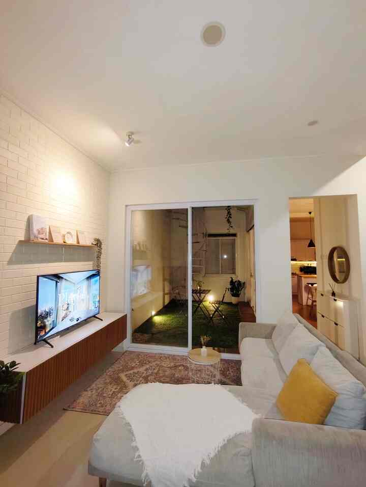 Investasi lampu estetik untuk sekedar bisa menikmati indahnya malam kenapa tidak? pemilihan lampu-lampu nuansa warm ini sangat penting banget, menurutku ini termasuk healing di malam hari, setuju gak? 

#LampuSorot #LampuSorotTaman #LampuGantung #LampuLED #CoffeeTable #CerminBulat #LemariSepatuIKEA  #RekomendasiLampu #LampuRumah #NightVibe