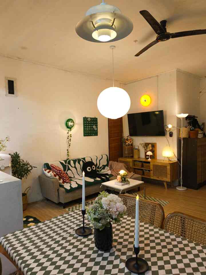 Warm lights, good mood 😊😊
Setuju gak sih, lampu dengan cahaya warm itu bikin suasana nyaman dan bikin mood jadi bagus ☺☺
Rasanya gak cukup satu, dua sampe tiga lampu unik dan lucu untuk menghiasi rumah ini, lampu lampu yang unik dan lucu ini sungguh membuat mood bagus, menenangkan malam hari, bikin ruangan estetik dan cahayanya beneran bikin vibe ruangan menjadi berbeda. yuk intip lampu lampu yang ada di ryuto house 😉

#rekomendasilampu #lampurumah #nightvibe #lampugantung #lampudinding #lampumeja #standinglamp #lampujamur #lampumini 
