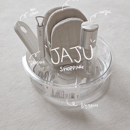 #콘수프기록 #살림살이 #자주추천템 #자주쇼핑템 #미니스퀴지 #jaju #jaju추천템 #주방살림템 #주방아이템 #오늘장면한컷 #내돈내산
재구매한 자주추천템을 모아봤어요
1️⃣ 미니스퀴지
자주추천템에서 빠질수없는 미니스퀴지!
사각싱크볼 청소마무리용으로 쓰는데 사이즈가 딱이라 
정말 추천이에요.
오늘의집에서 유명한데는 다 이유가 있는 법🫧
2️⃣ 회전트레이
칸막이 없는 트레이가 수납이 더 좋아서 구매해봤어요.
회전력도 좋아서 냉장고에 음료, 소스류들 담아놓고 사용중인데
다 꺼내지않고 트레이만 돌리면돼서 짱 편해요!
3️⃣ 깨갈이
다이소에 비하면 비싸지만 유리제품이라 사서 쓰는데
깨도 잘 갈리고 안이 다 보여 좋아요
(식세기에 돌려도 살아남아 합격)
