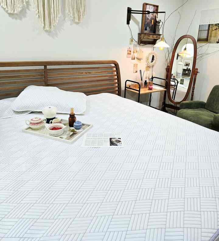 夏の快適な睡眠のための必須アイテム
冷感100％クールマットは特殊生地と技術で製作された
プレミアム寝具なので、今夏の必需品としてお勧めします。

幼児安全KC認証で幼児から大人まで
安全に使用可能なクールマットですが、デザインも美しいです。
肌触りは素肌で柔らかいです

冷感素材100％オコテックス環境にやさしい認証まで
いつでも吸うクリーン哺乳冷感パッドと枕カバー
冷たくて涼しい肌触りを保ち、
暑い夏の夜にも快適な睡眠を助ける寝具
主な特長としては、高密度冷感生地使用で
すぐにクーリング効果を与えます。
水分吸収と放出に優れ、快適な睡眠環境を作ってくれます。
通常のマットとは異なり、特殊加工された生地のため
体温が上昇しても涼しさが長持ちします。
昨年使ってみたら夏季のエアコンの電気代を節約しながらも
涼しい睡眠を取ることができ、今回は子供のために
 また準備しました。

＃私のお金の耐性＃コンスープ記録＃冷たいパッド＃冷たい枕カバー
＃クールマット＃夏の布団＃夏の必需品＃夏の寝具＃冷房の節約