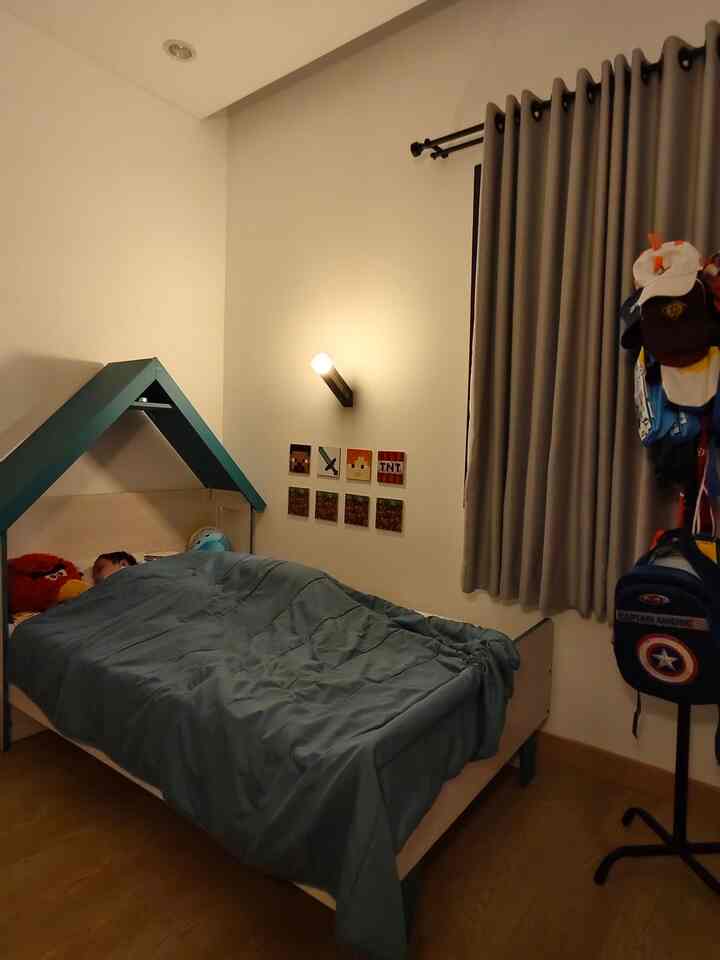 Kamar Anak laki-laki usia 7 tahun yang suka Mine Craft dan Mario... Bermain dengan dekorasi dinding dan lampu cukup bikin suasana berbeda.. dan pastinya anakku tidak hanya Happy tapi semakin semangat tidur sendiri.

#tempattiduranak 
#Lampudinding 
#gordynabu
#Tianggantungan
#vinyl
#vinil
#stylingKamarAnak
#IdeKamarAnak
#InspirasiKamarAnak