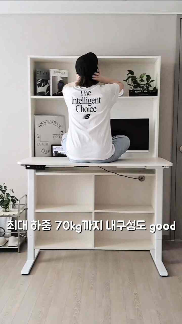 小学校から大人まで
すべてカバーしてくれる長持ちする家具レディ家具
コットンMモーションデスクで子供部屋を飾る 

成長段階に合わせて高低を調節することができるから
小学校から大学生の大人まですべて使用することができます。
私の家にはとても大きな学生がいますが、私はカバーになります。

長身の学生まで全部使えるので、小・中・高等のたびに
家具を交換する必要はありません。 

最大荷重は70kgだから頑丈でいいです。 
モーションデスクを持ち上げるときに揺れることなく 
堅くてもいい 
耐久性が良いです。 

18T通販でLPM仕上げなのでスクラッチや汚染に強くて 
子供たちの机にぴったりです 

本棚は収納がちょっとしたので、 
収納整理は問題ありませんね 

全年齢層カバーが可能 
レディ家具コットンMモーションデスク 
机の本棚の悩みを解決してみてください   #대학생책상 #재택근무책상  #책상 #수납책장