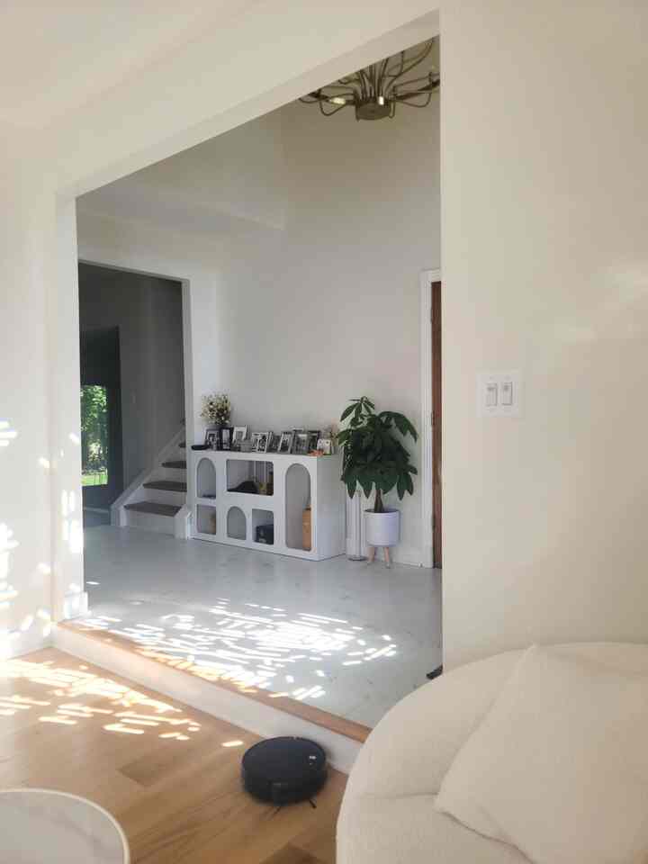 ✨ Morning magic ✨
There’s something about the way sunlight spills across the floor that makes everything feel calm and alive. Starting the day with soft light, quiet vibes, and a little peace at home 🌞🌿
#MorningLight #CozyCorners #HomeVibes #SunlitMoments 