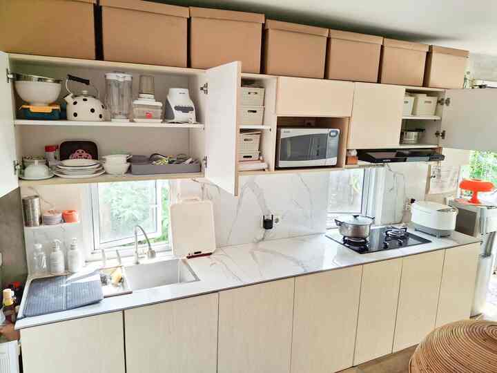 happiness is a small house with a big kitchen, yay or nay?
Tapi dapur rumah ku ga besar juga sih 😆 
Intinya, kitchen set ini menyelamatkan dapur tetap terlihat rapih walaupun barang-barangnya ternyata banyak juga yah!? Selain itu, aku juga memanfaatkan space sekecil mungkin agar tetap bisa diisi. Contoh nya dengan pakai rak susun langsing di slide ke-3 ✌️
Overall, dari keseluruhan dapur, kabinet atas-bawah, maupun table nya aku suka semua. such a beatifully messy.

#KitchenSetHPL #KitchenOrganization #DapurRapi #PenyimpananDapur