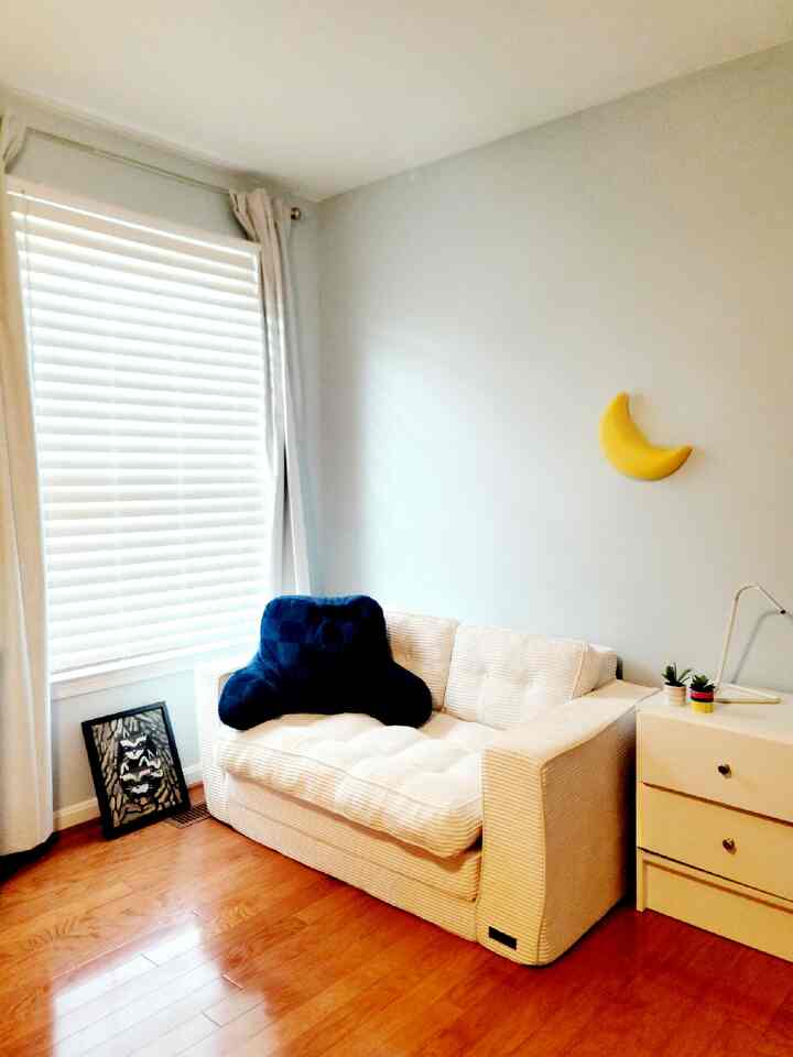 Our little reading spot 📚✨
A comfy white sofa, a simple drawer for treasures, and a soft lamp that makes nighttime reading extra cozy. His favorite? The full Harry Potter set — always within reach. ⚡🪄

There are little figures here and there, like quiet reading buddies. It’s his calm corner in a busy day, where stories come alive and imagination runs free.

#dayvsnight #morningvsnight #daytimereading #book #kidsroom #KidsReadingNook #CozyCorners #BookLoverInTheMaking #HarryPotterFan #LittleLibrary #ReadingTime #SimpleJoy

