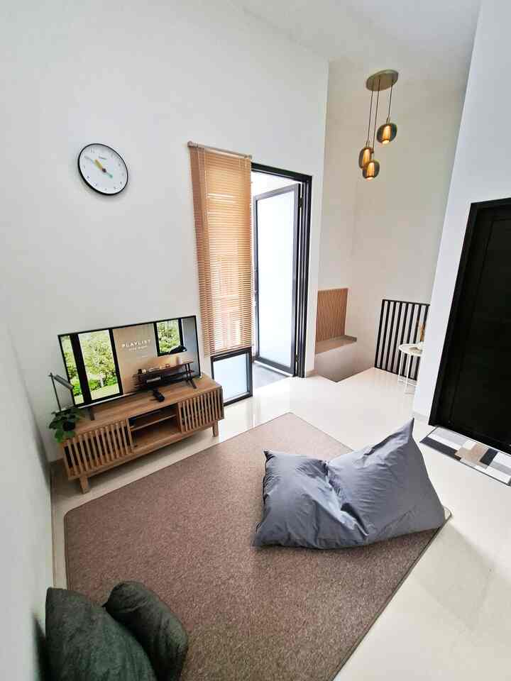 This lounge and viewing room is rarely exposed because it is quite simple with a lesehan concept equipped with backrest pillows and jumbo bean bags. 

But, if you lie down here, you are guaranteed to feel at home 😍 
Moreover, it is located close to the balcony so you only need to open the door a little to get a breeze and often you can fall asleep 🌬🍃 

It doesn't matter how the decoration is like this, because this is comfortable for us 💕🥰 

Are there any online neighbors who are on the lesehan lounge team? Comment below yaaah ✨️ 

#MinimalistHousePaint {0 #FamilyRoomDecoration} {1 #MinimalistLounge} {2 #LesehanLounge} {3 #FamilyRoomInspiration} {4 #MinimalistCarpet} {5 #MinimalistTVTable} {6 #JumboBeanBag} 
